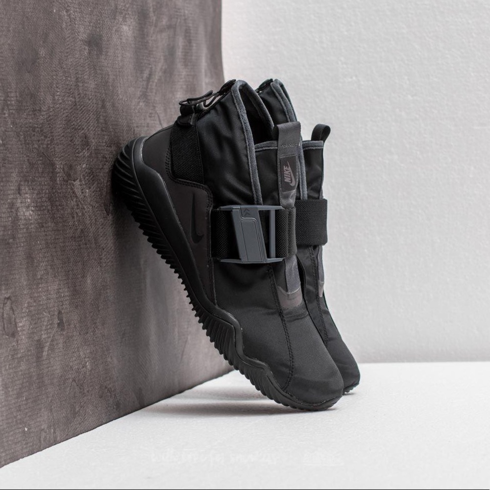 🚫SOLD🚫 NIKE KOMYUTER QS